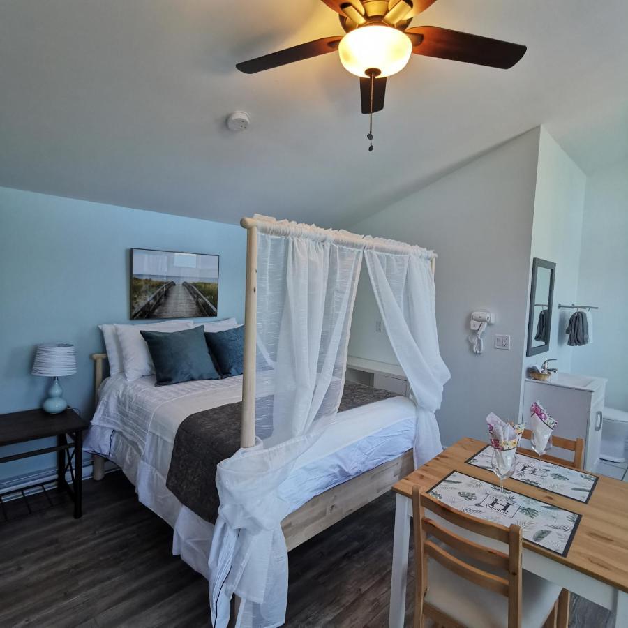 Knotty Pine Ocean Front Suite - Adults Only Інґоніш Екстер'єр фото