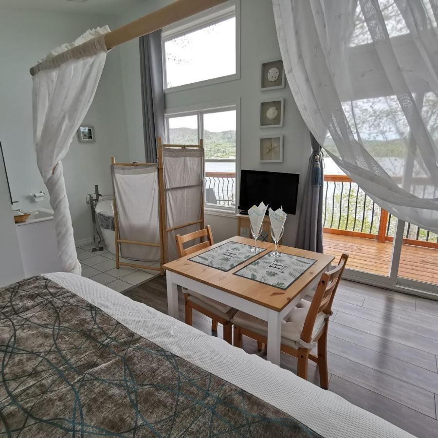 Knotty Pine Ocean Front Suite - Adults Only Інґоніш Екстер'єр фото
