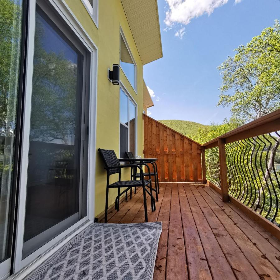 Knotty Pine Ocean Front Suite - Adults Only Інґоніш Екстер'єр фото