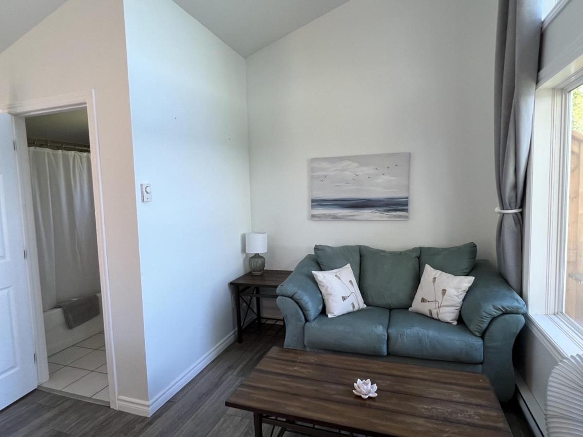 Knotty Pine Ocean Front Suite - Adults Only Інґоніш Екстер'єр фото