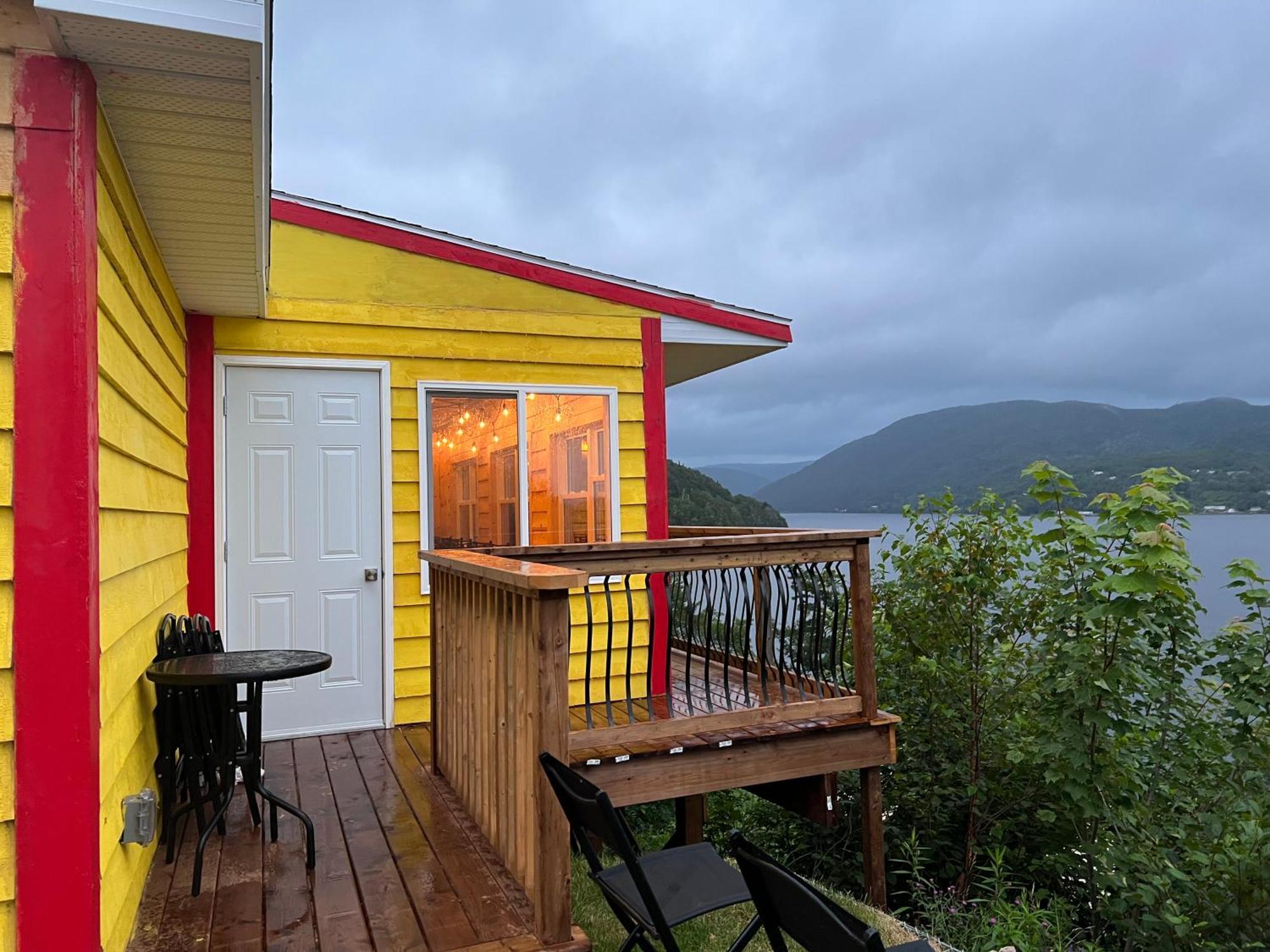 Knotty Pine Ocean Front Suite - Adults Only Інґоніш Екстер'єр фото
