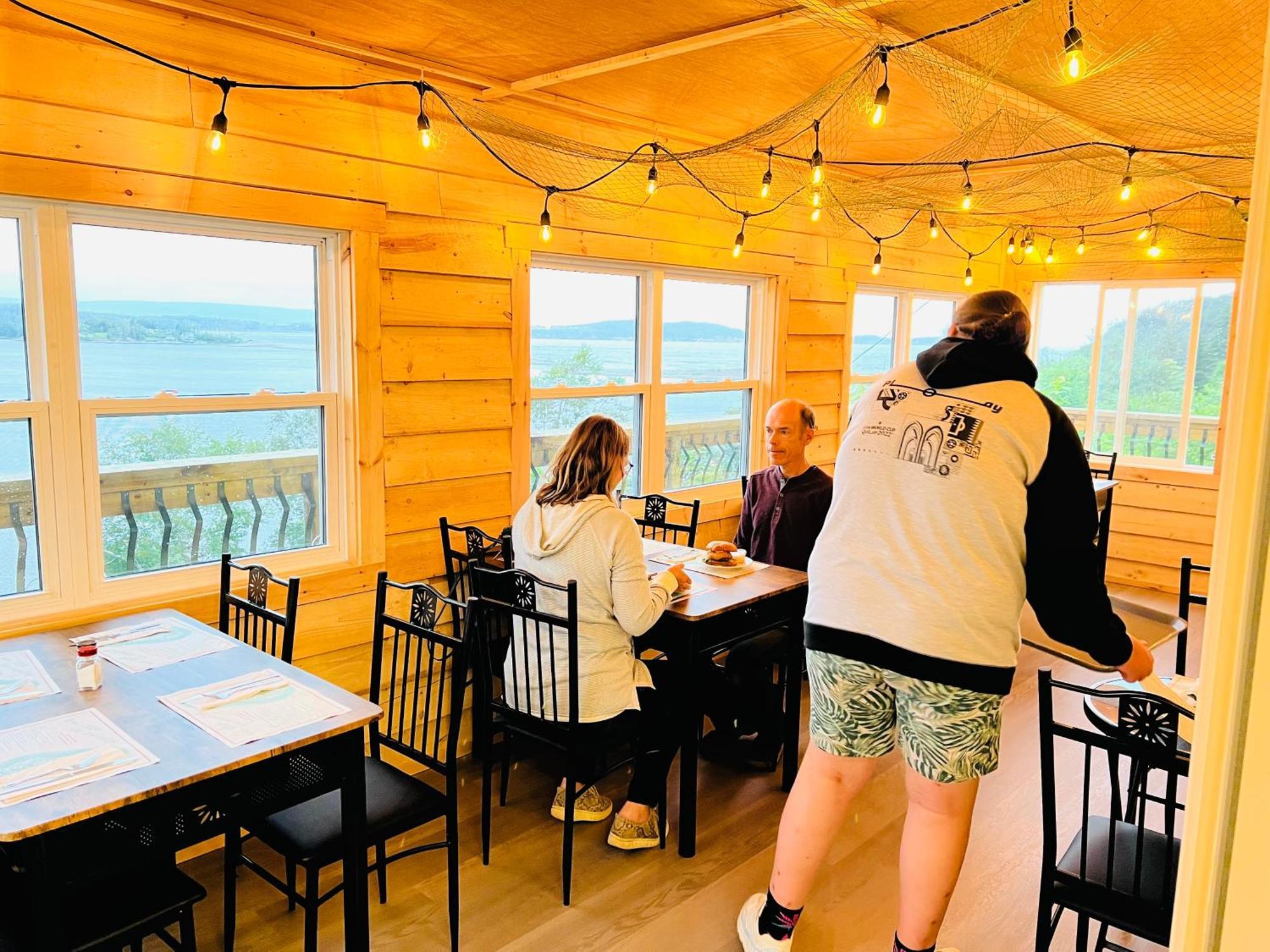Knotty Pine Ocean Front Suite - Adults Only Інґоніш Екстер'єр фото